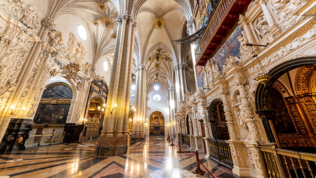 La Seo de Zaragoza: La Catedral que Canta al Sol