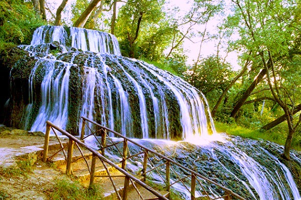 El Monasterio de Piedra: Donde Nacen los Susurros del Agua